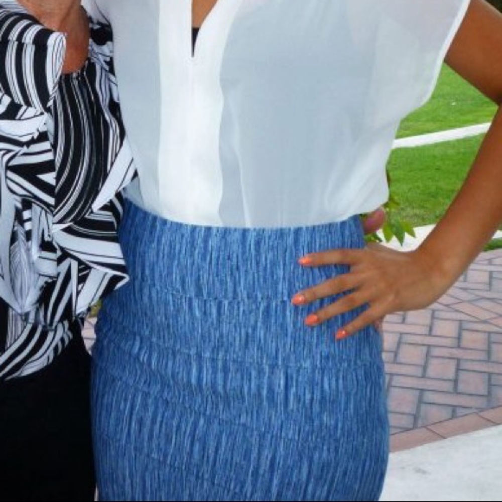 BCBG maxazria bandage skirt blue size small